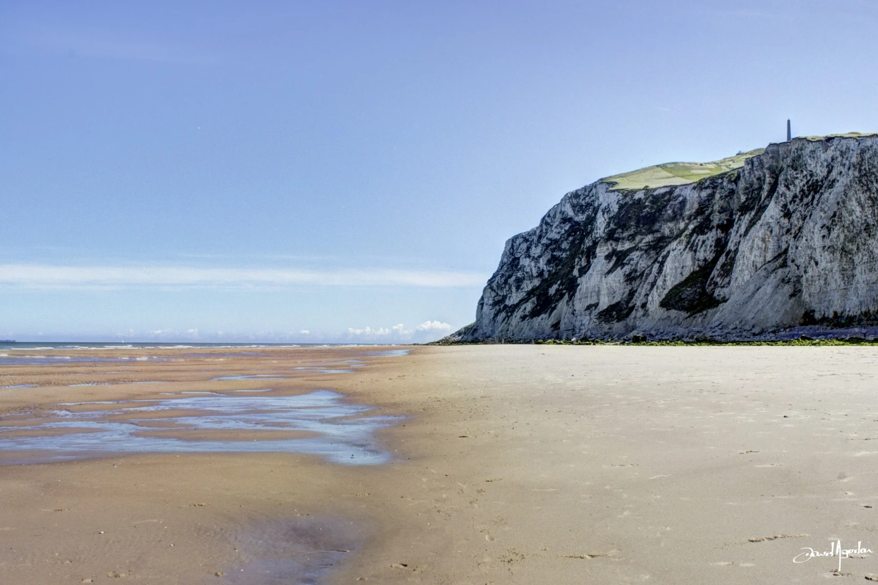 The beach and cliffs at Cap Blanc-Nez, photographed by David Aguilar