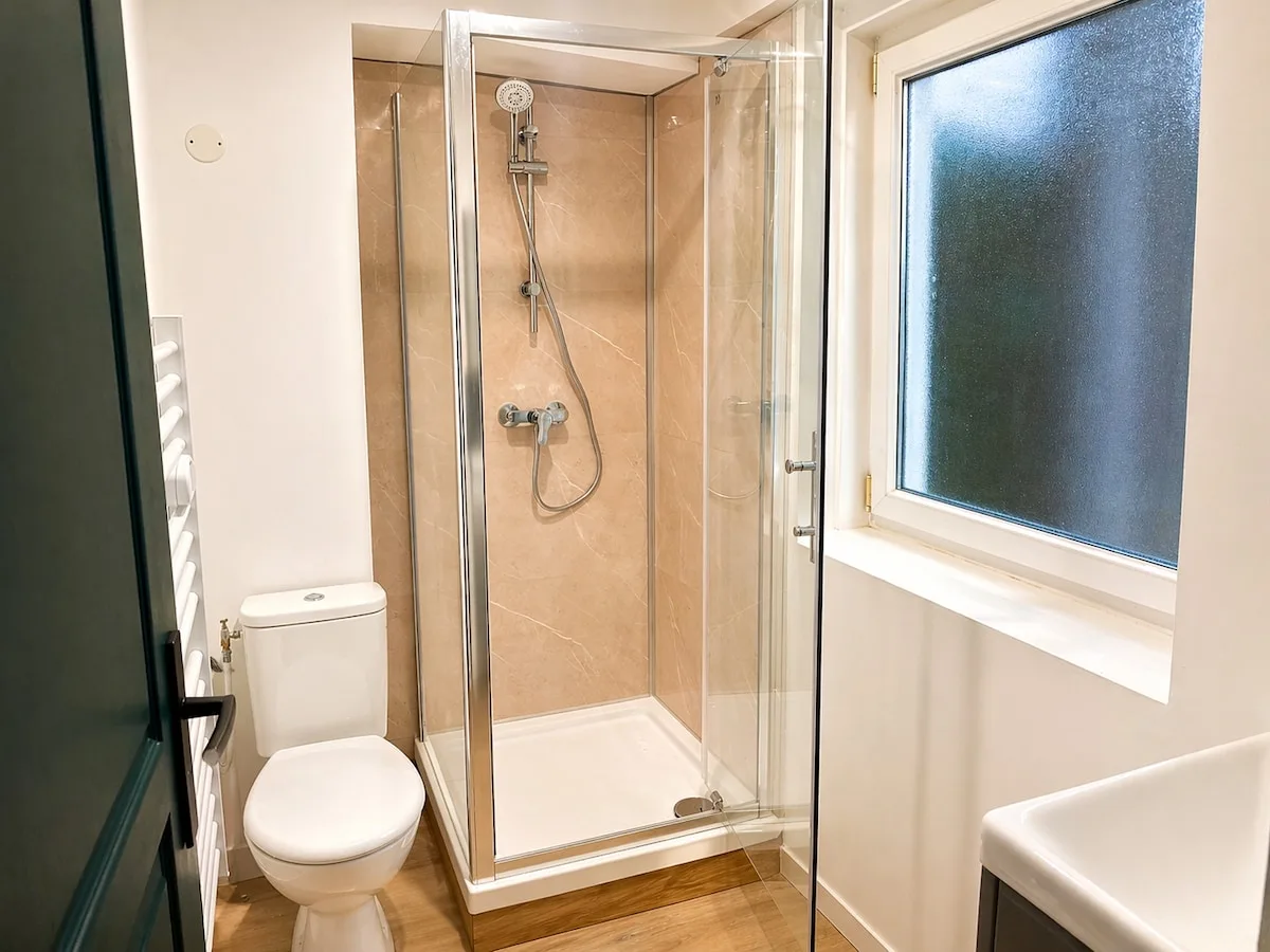 Urban Green Retreat — Une salle d’eau du triplex