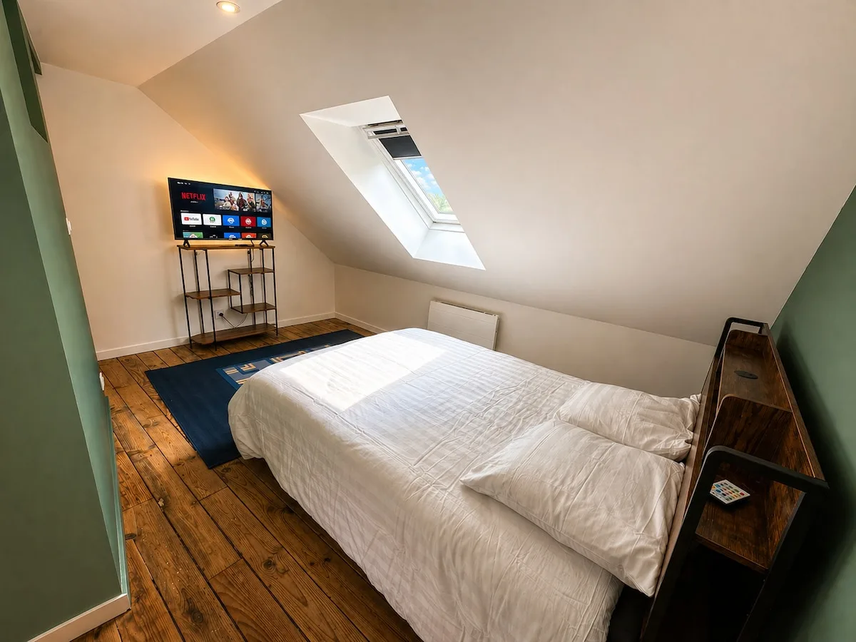 Urban Green Retreat — La chambre sous les combles